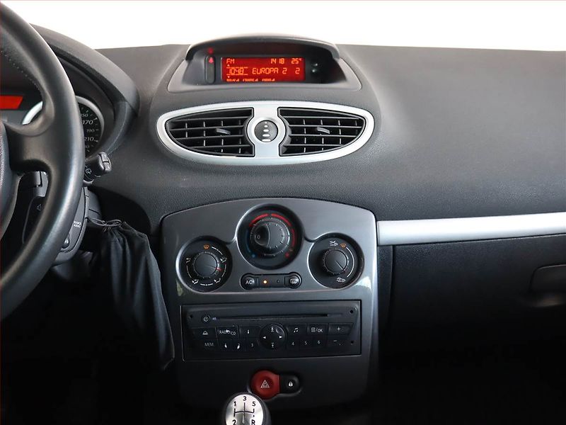 Renault Clio (2012) 1.2 16V - fotka 12 z 14