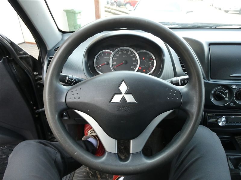 Mitsubishi L200 2,5 DI-D 100kW REZERVACE - fotka 30 z 36