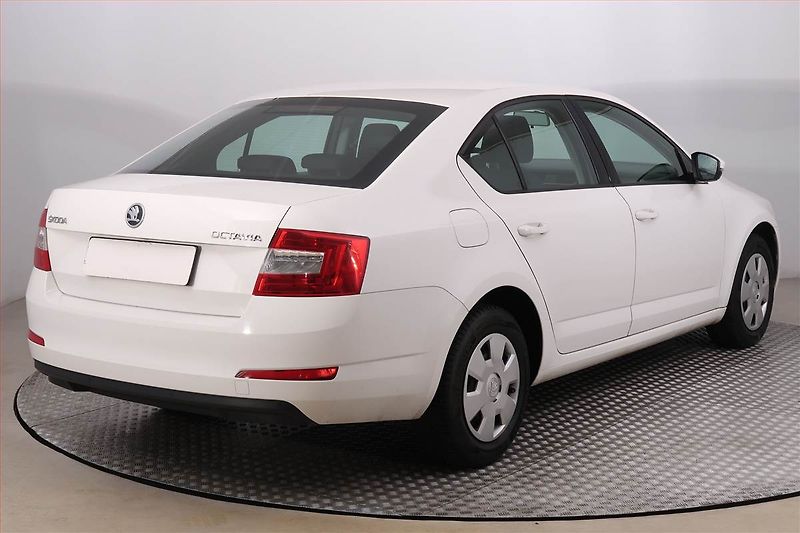 Škoda Octavia (2013) 1.6 TDI, Park. senzory - fotka 5 z 15