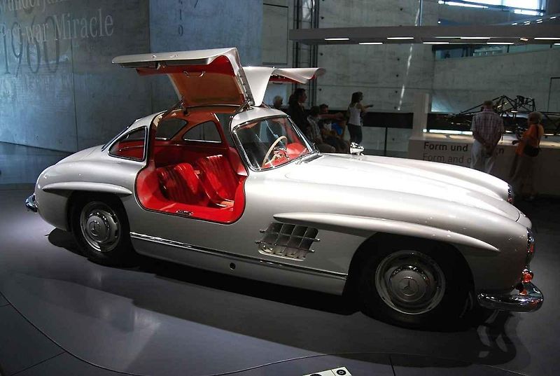 První vůz se jménem Mercedes ve firemním muzeu ve Stuttgartu
