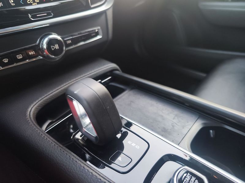 Volvo V90 B5 2.0/184kW Momentum Pro - fotka 26 z 39
