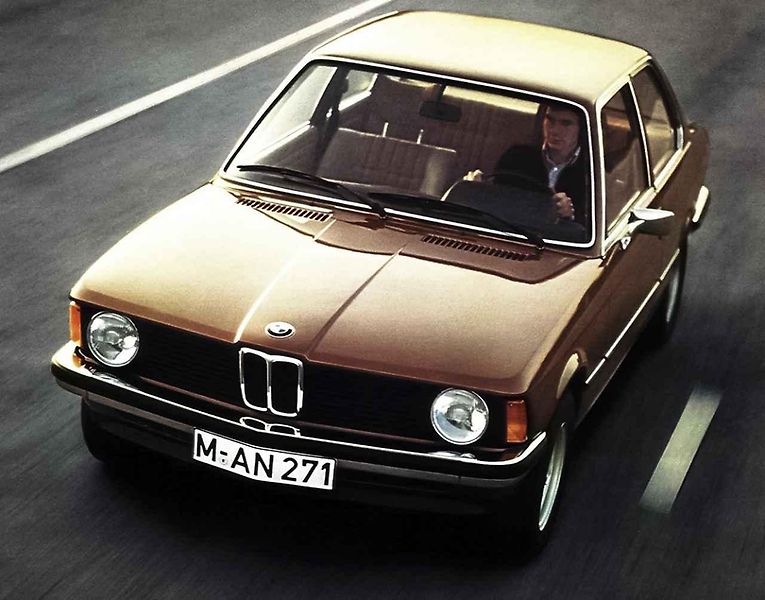 Porovnání prvního a posledního Volkswagenu Golf.