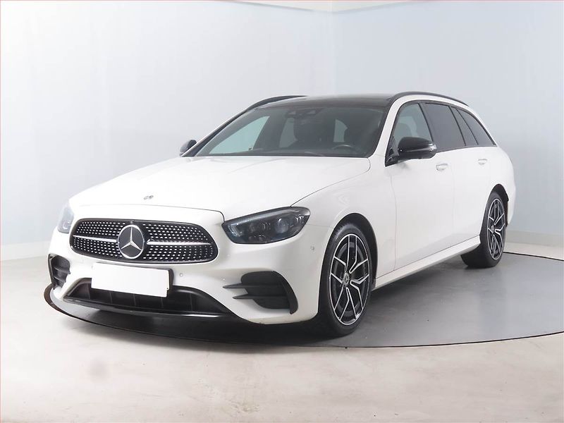 Mercedes-Benz Třídy E (2021) E 220 d 4MATIC - fotka 2 z 17