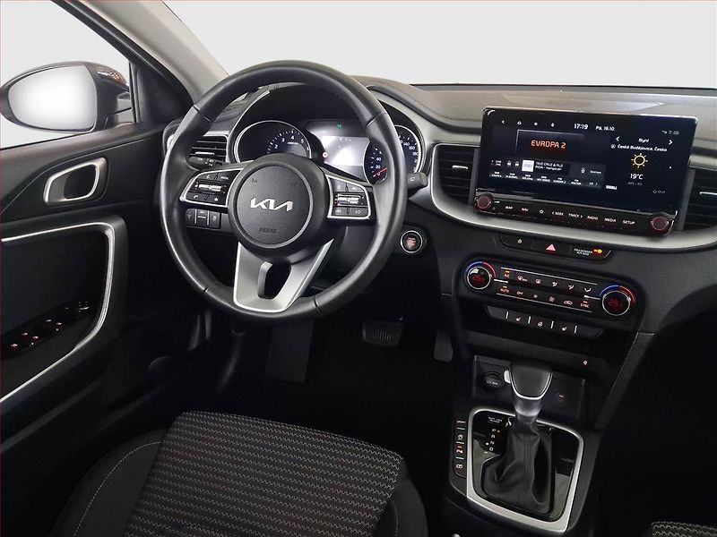 Kia Ceed (2025) 1.5 T-GDI - fotka 7 z 16