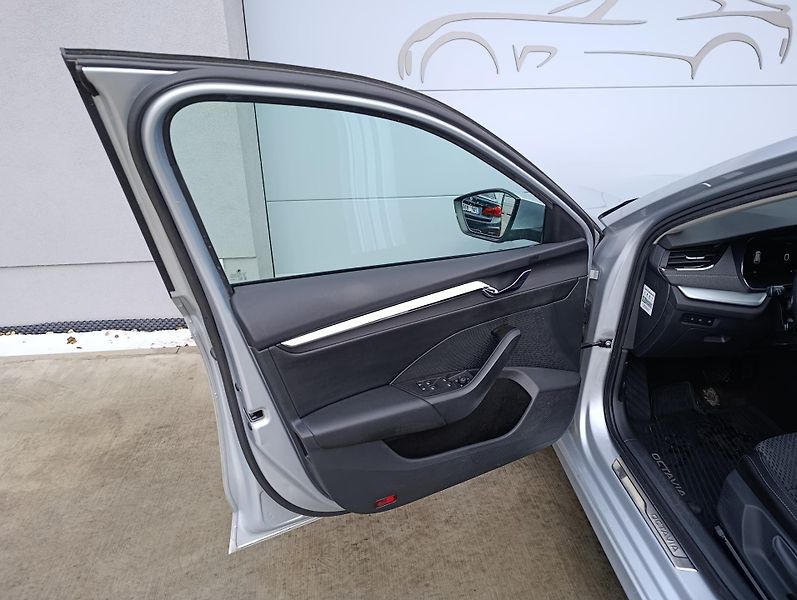 Škoda Octavia 2.0TDi 110kW DSG STYLE ČR - fotka 22 z 27