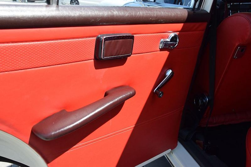 Mercedes-Benz 200 (1968) 200D  - fotka 14 z 31