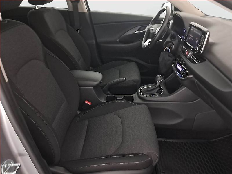 Hyundai i30 (2023) Smart 1.0 T-GDI - fotka 9 z 17