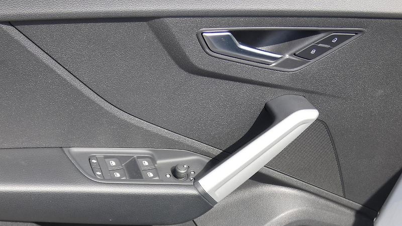 Audi Q2 1,5 TFSI S-line S-tronic - fotka 9 z 21