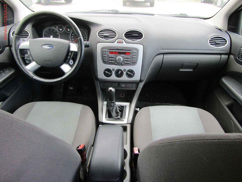 Ford Focus (2007) 1.6i, ČR, AC - fotka 8 z 16