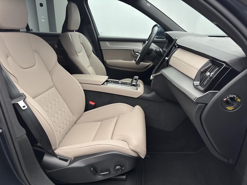 Volvo XC90 B5 AWD CORE CZ 1.maj  - fotka 23 z 43