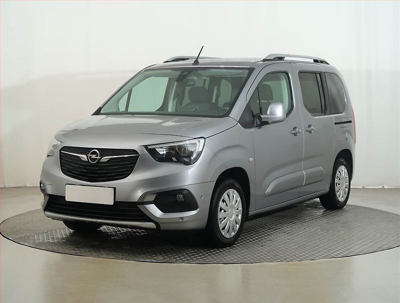 Opel Combo (2018) 1.5 CDTI, 5Míst, 1Maj - fotka 2 z 13