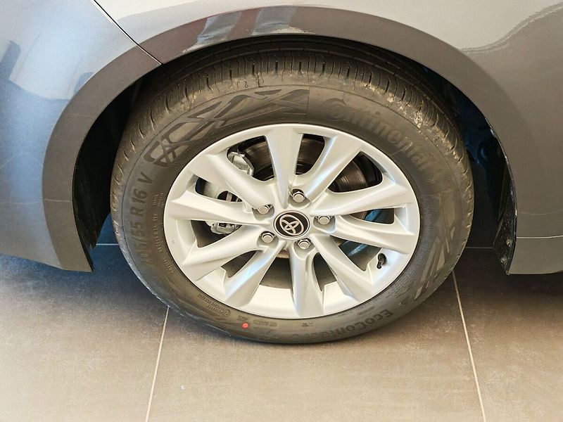Toyota Corolla 1.8 Hybrid Comfort - fotka 7 z 35