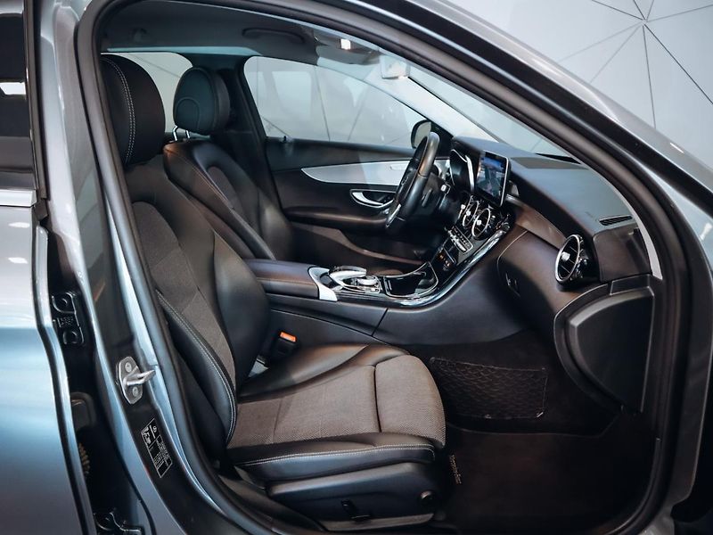 Mercedes-Benz Třídy C C 220d 4MATIC kombi - fotka 26 z 28