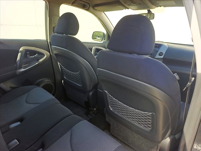 Toyota RAV4 2,2 D-4D 4x4 Aut.klimatizace - fotka 23 z 32
