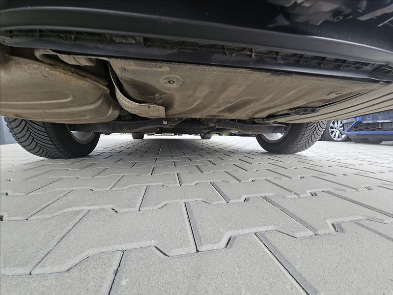 Volkswagen Golf VII 1,5TSi DSG Comfortline - fotka 29 z 43