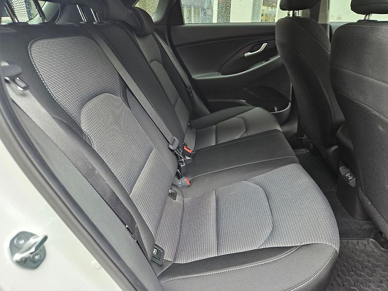 Hyundai i30 1.5i Family, serv.kn., 1.maj. - fotka 25 z 29
