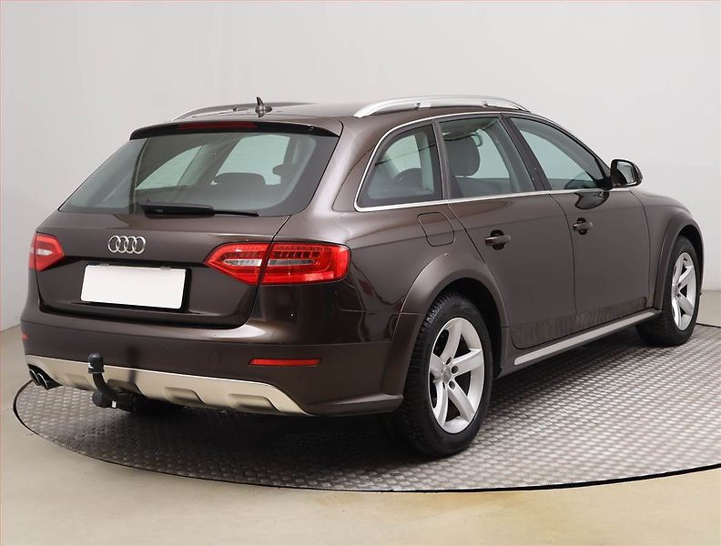 Audi A4 Allroad (2014) 2.0 TDI, 4X4, Automat - fotka 5 z 24