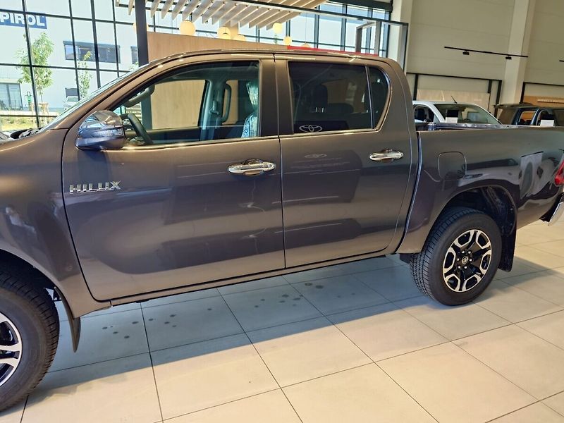 Toyota Hilux Executive MHEV - fotka 5 z 12