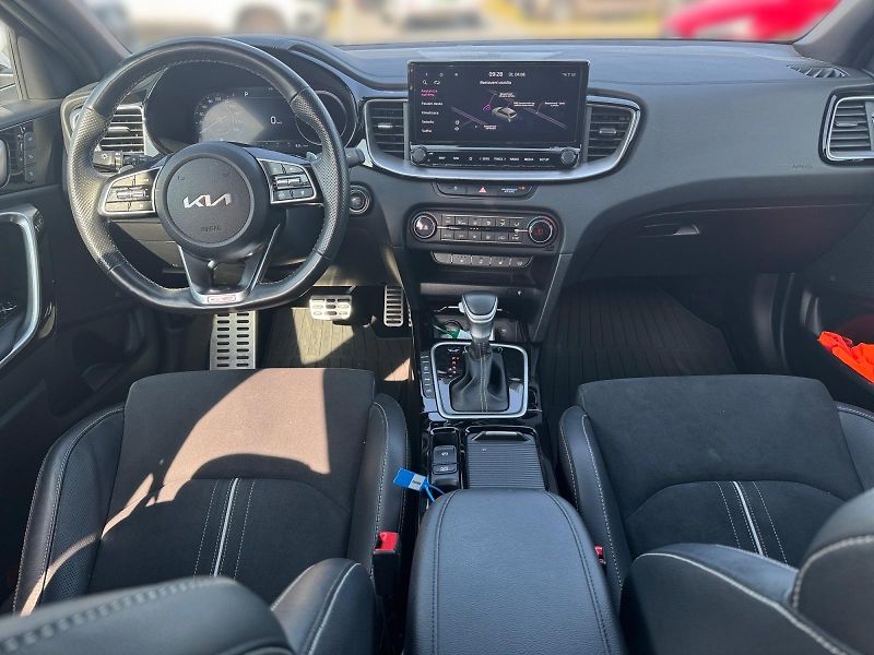 Kia Ceed (2023) GT-LINE 1.5T-GDI 117kW DPH CZ - fotka 9 z 11