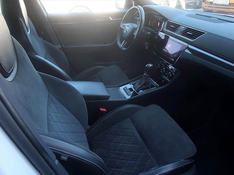Škoda Superb (2018) Sportline 2.0 TDI - fotka 9 z 16