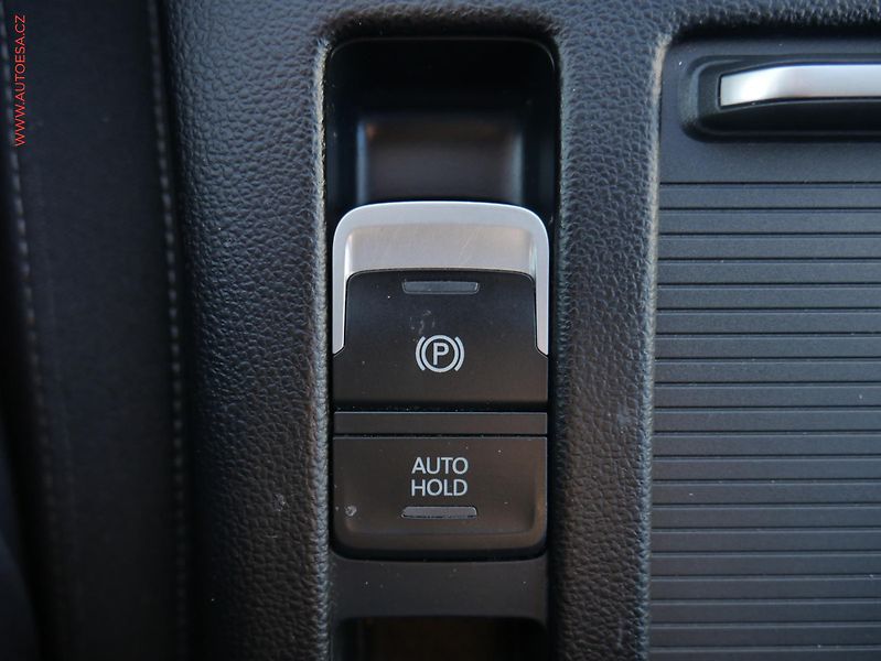 Volkswagen Passat (2015) 2.0TDi, AT, navi, LED - fotka 14 z 26