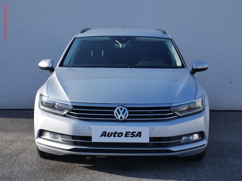 Volkswagen Passat (2015) 2.0TDi, AT, navi, LED - fotka 2 z 26