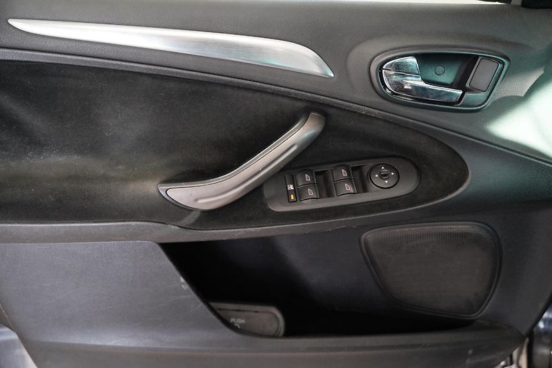 Ford S-MAX - fotka 12 z 21