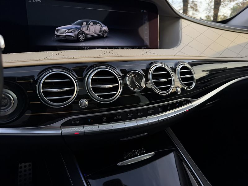 Mercedes-Benz Třídy S 560 4Matic AMG - fotka 17 z 32