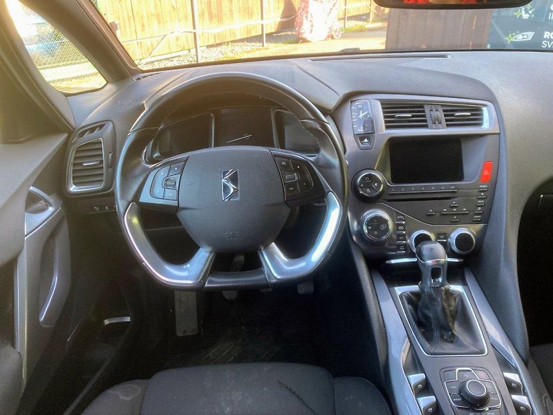DS Automobiles DS5 1,6HDi (88kW) - fotka 7 z 14