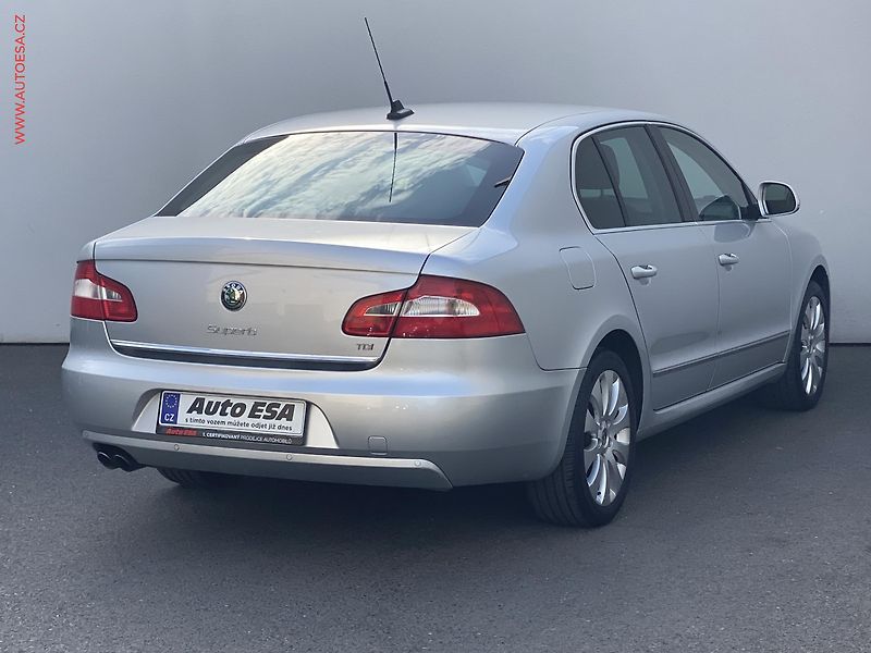 Škoda Superb (2010) 2.0TDi, ČR, Elegance, kůže - fotka 4 z 18