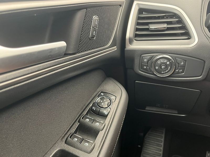 Ford Galaxy 2.5 HEV TITANIUM 7 míst - fotka 17 z 44