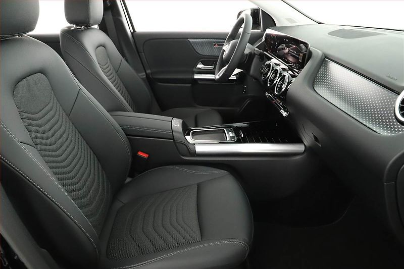 Mercedes-Benz GLA (2025) 200, PROGRESSIVE, DPH - fotka 7 z 29
