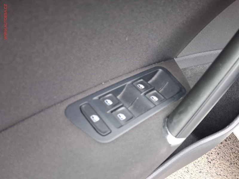 Volkswagen Golf (2018) 2.0 TDi, Join, LED, navi - fotka 13 z 18