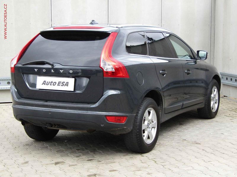 Volvo XC60 (2011) 2.0 D3, 1.maj, Panorama - fotka 4 z 24
