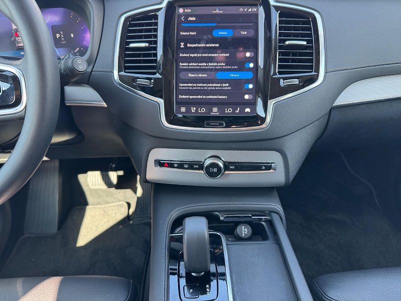 Volvo XC90 (2024) PLUS BRIGHT B5 173kW TAŽNÉ AWD - fotka 10 z 11