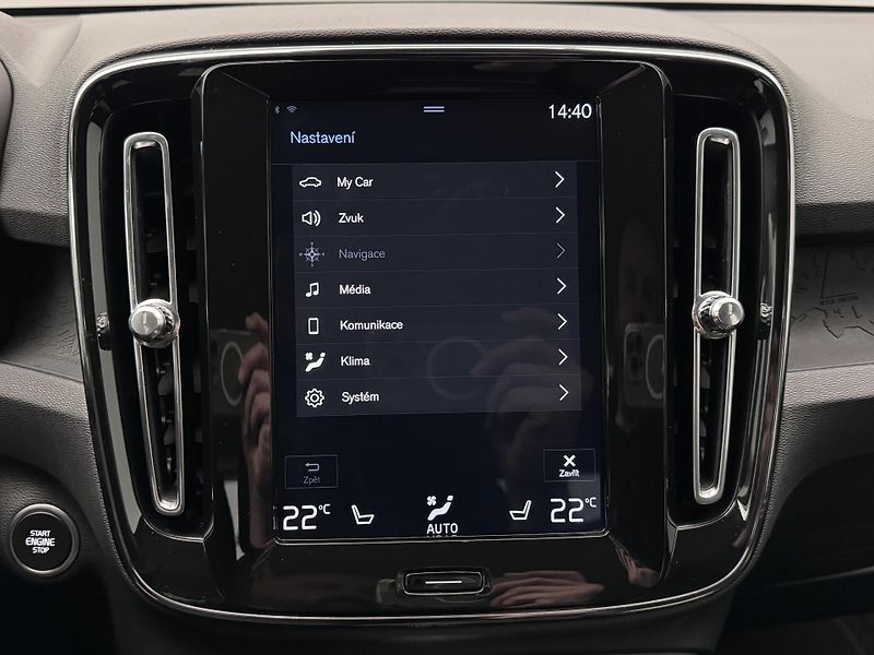 Volvo XC40 T4 AWD MOMENTUM CZ REZERVACE - fotka 30 z 34