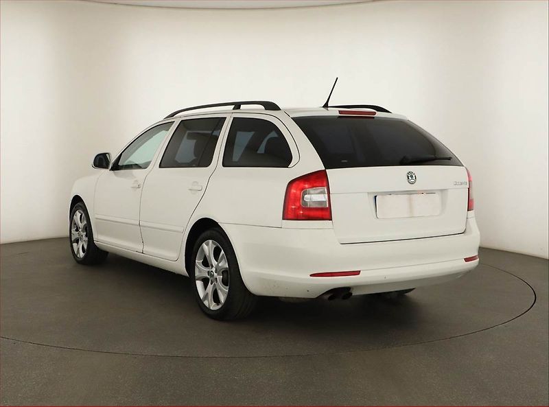 Škoda Octavia (2011) 2.0 TDI, nová STK, Tažné - fotka 4 z 12