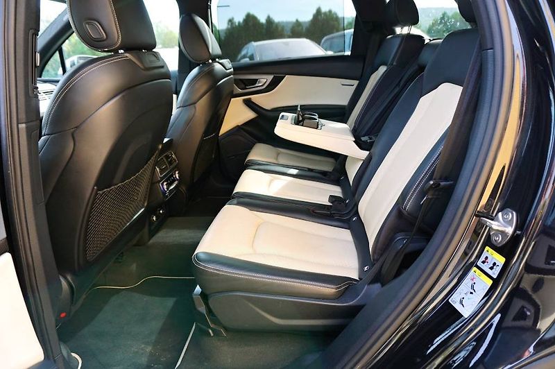 Audi SQ7 (2017) SQ 4,0 TDI V8 320 kW - fotka 26 z 55