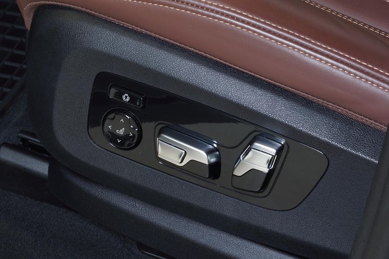 BMW X7 Xdrive40i,M-paket,ČR,1.M,Tažné - fotka 21 z 41