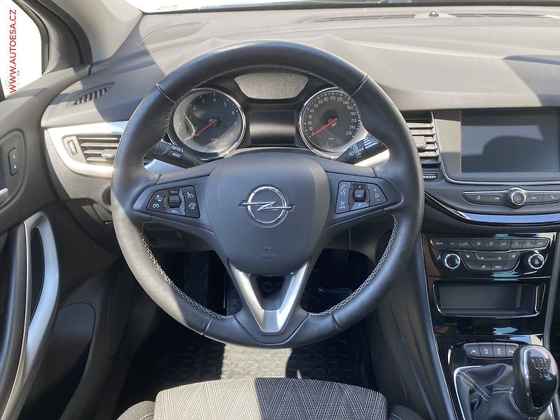 Opel Astra (2020) 1.2 T, LED, navi, kamera - fotka 11 z 17