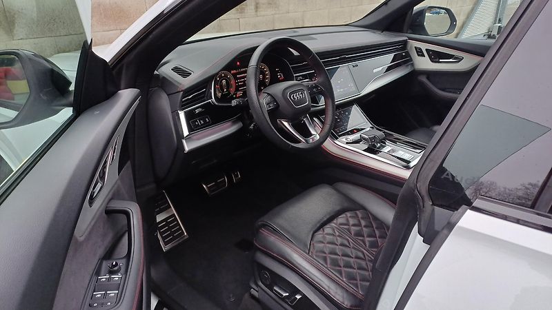 Audi Q8 S-LINE 210kW-WEBASTO-ČR-DPH- - fotka 9 z 25