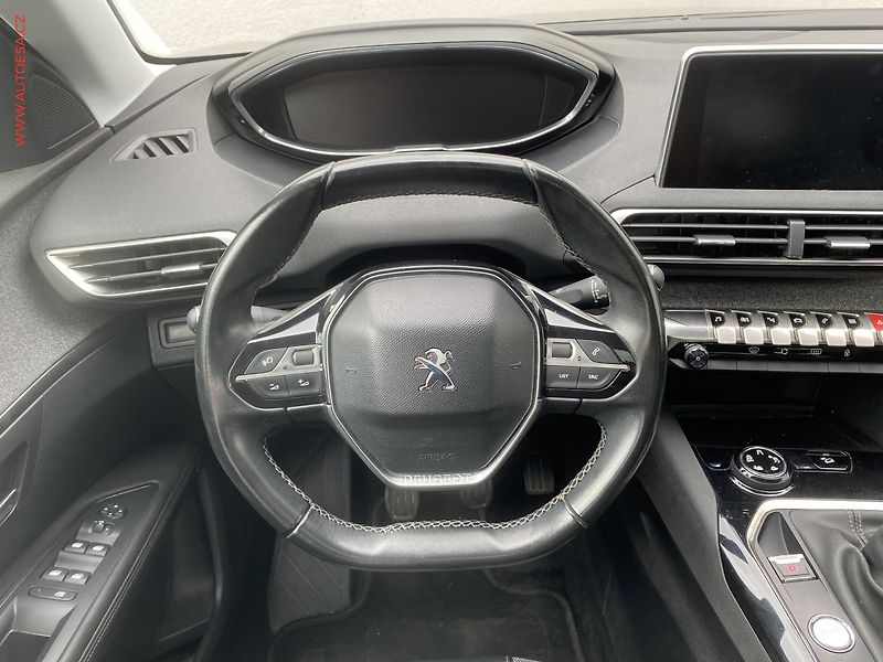 Peugeot 5008 (2017) 1.2 PT 7míst, Allure, LED - fotka 11 z 20