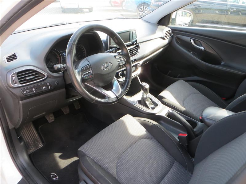 Hyundai i30 1,6 CRDi 85kW Komfort ČR DPH - fotka 12 z 23
