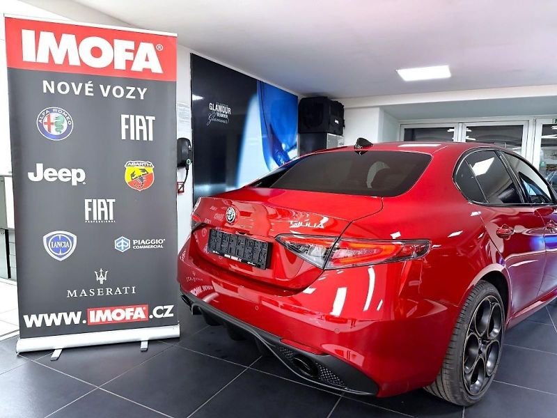 Alfa Romeo Giulia (2026) 2.0T 280k AT8 ZF Q4 4x4 Intens - fotka 5 z 23