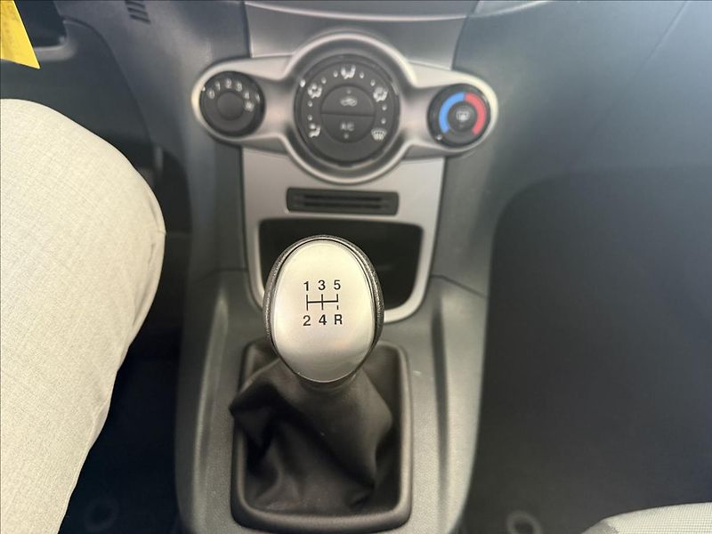 Ford Fiesta 1,2   60kW - fotka 17 z 20