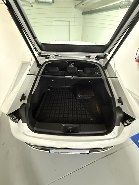 Toyota Prius (2026) PHEV 2.0 PlugIn hybrid  - fotka 9 z 10