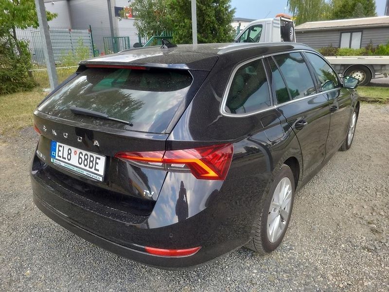 Škoda Octavia (2023) STYLE PLUS iV PLUG-IN-HYBRID - fotka 2 z 18