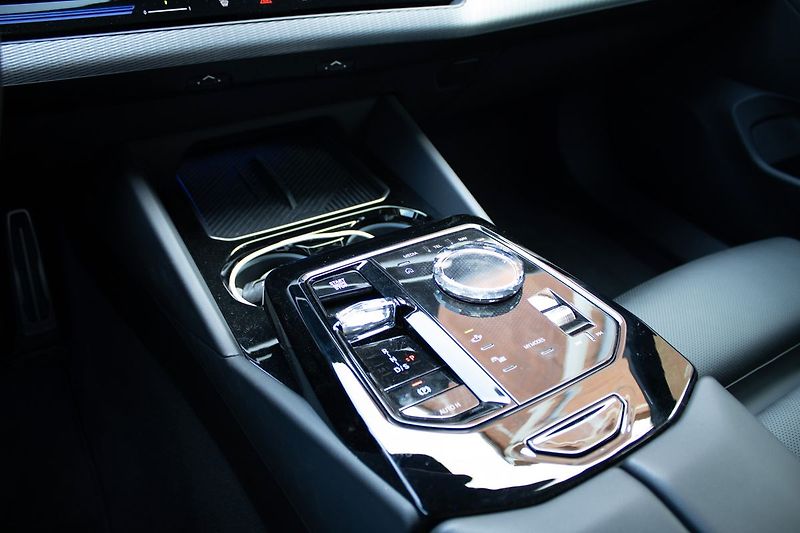 BMW Řada 5 - fotka 15 z 24