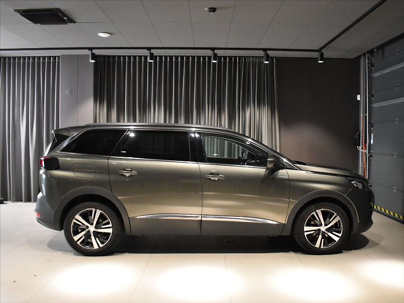Peugeot 5008 1,5 HDI Allure Tažné,panorama - fotka 3 z 23
