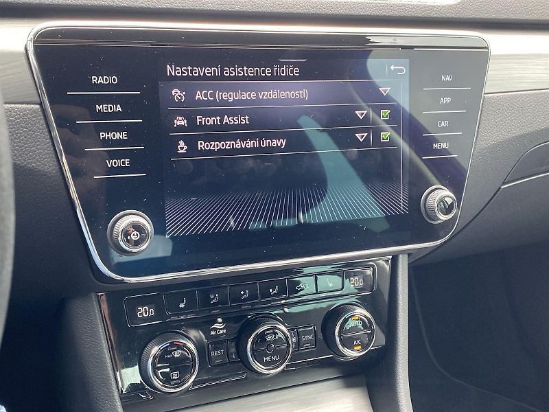 Škoda Superb (2022) 1.5 TSI Style+ - fotka 22 z 40